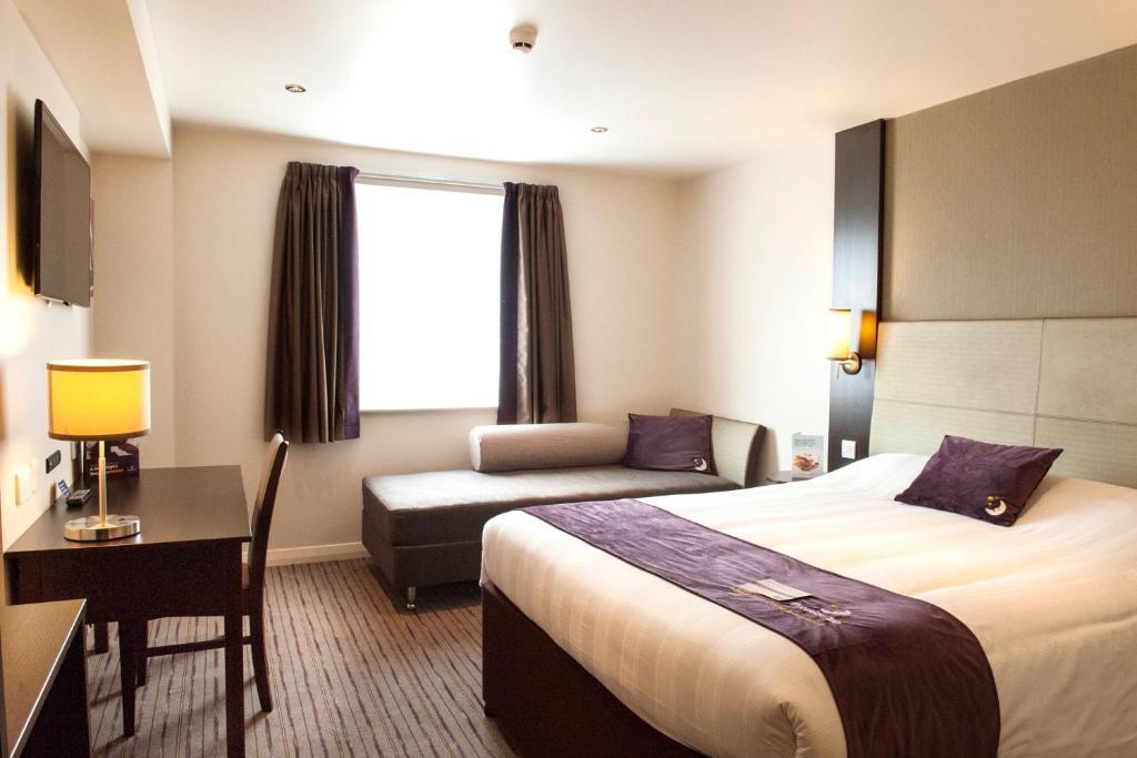 Premier Inn Wirral - Two Mills Ellesmere Port Room photo